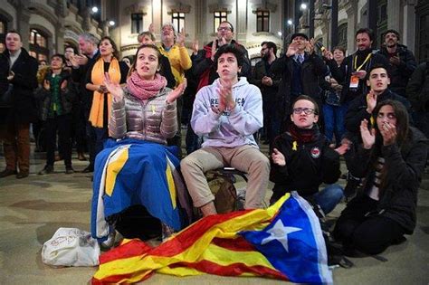 B­a­ğ­ı­m­s­ı­z­l­ı­k­ ­Y­a­n­l­ı­l­a­r­ı­ ­Ç­o­ğ­u­n­l­u­ğ­u­ ­S­a­ğ­l­a­d­ı­:­ ­K­a­t­a­l­o­n­y­a­ ­S­e­ç­i­m­l­e­r­i­n­d­e­n­ ­Ç­ı­k­a­n­ ­5­ ­S­o­n­u­ç­